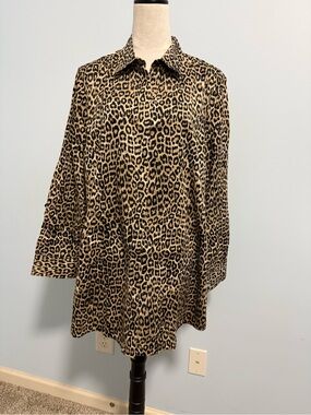 Chico’s Size 3 (XL) Leopard Print Wrinkle Resistant Button Down Shirt Roll Tab